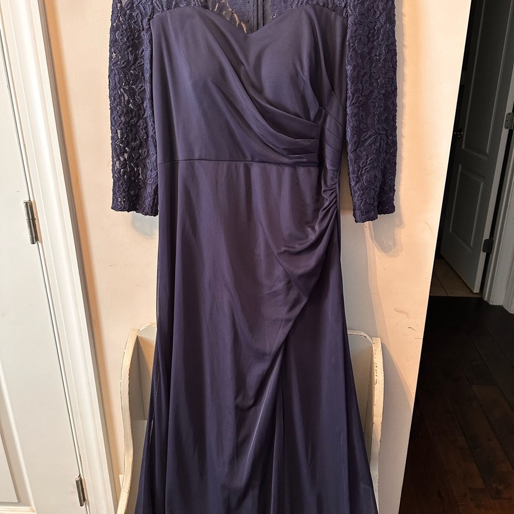 Alex Evenings 3/4 lace sleeve gown size 8 Navy Ankle Length